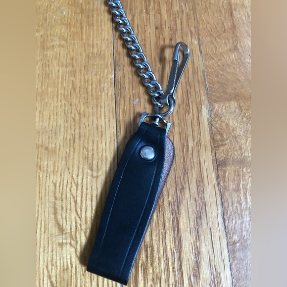 Dodson Leather Chain Wallet - Picture 3 of 9